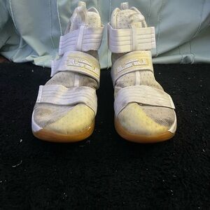 Nike LeBron Soldier 10 SFG White Gum